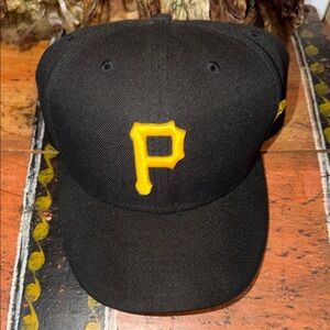 New Era Black and Yellow Cap Pittsburg Pirates baseball hat